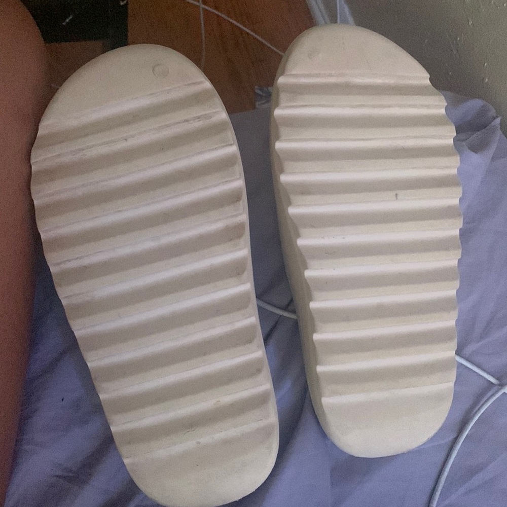 Yeezy Slides bottom